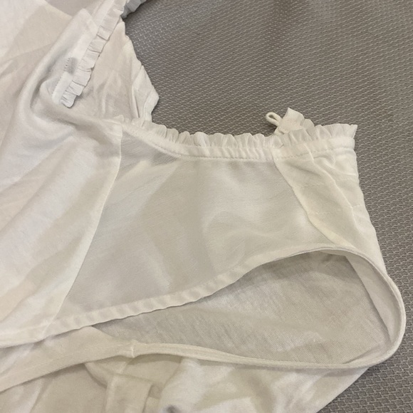 Banana Republic sleeveless Tee (M) - Picture 3 of 4